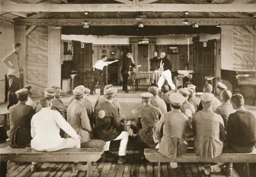 Le théâtre : Une répétition générale, Dorchester, illustration de Prisonniers allemands en Grande-Bretagne